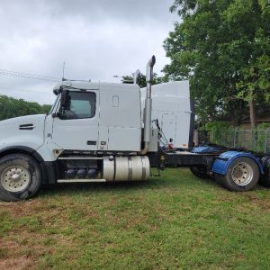 Used Volvo VDH Flat Roof Sleeper Sleeper Truck For Sale