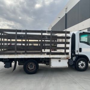 Used GMIsuzu W-4500 Flatbed Truck For Sale